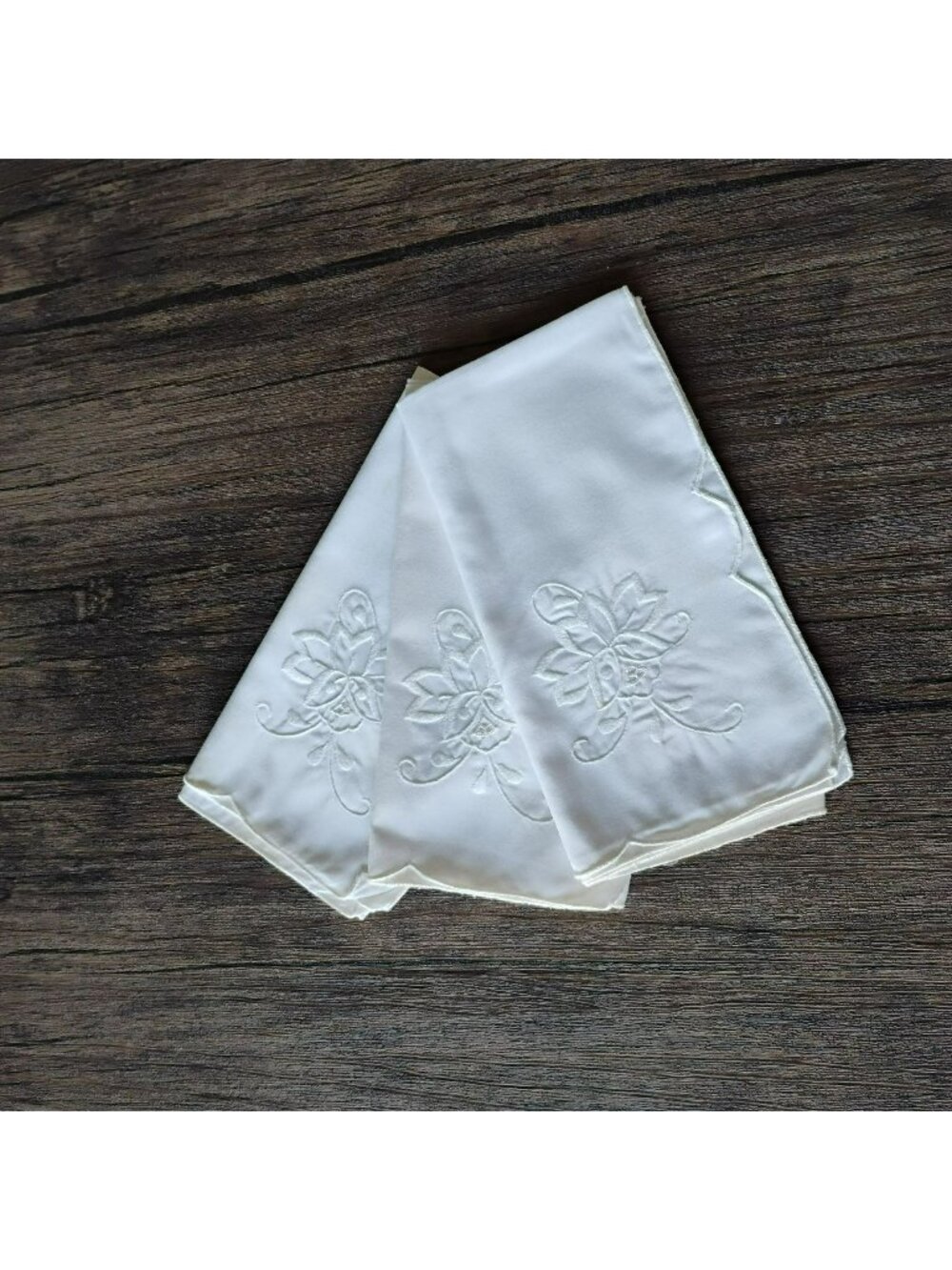 Vintage White Cotton Embroidered Floral Napkins Set Of 3, Cottagecore Scalloped